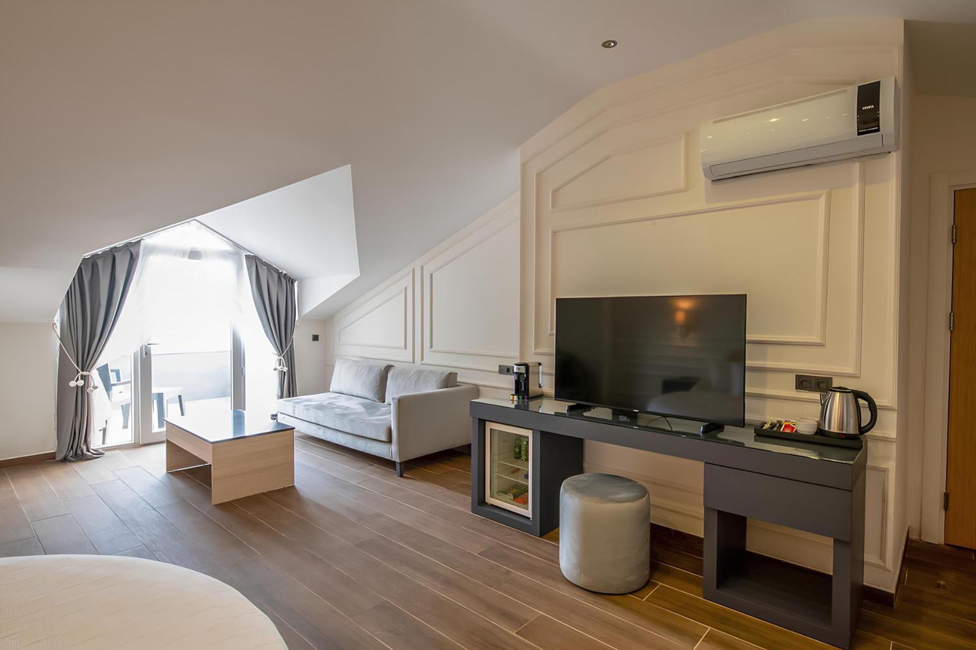 Отель Ramada By Wyndham Fethiye Oludeniz Adult Only Экстерьер фото